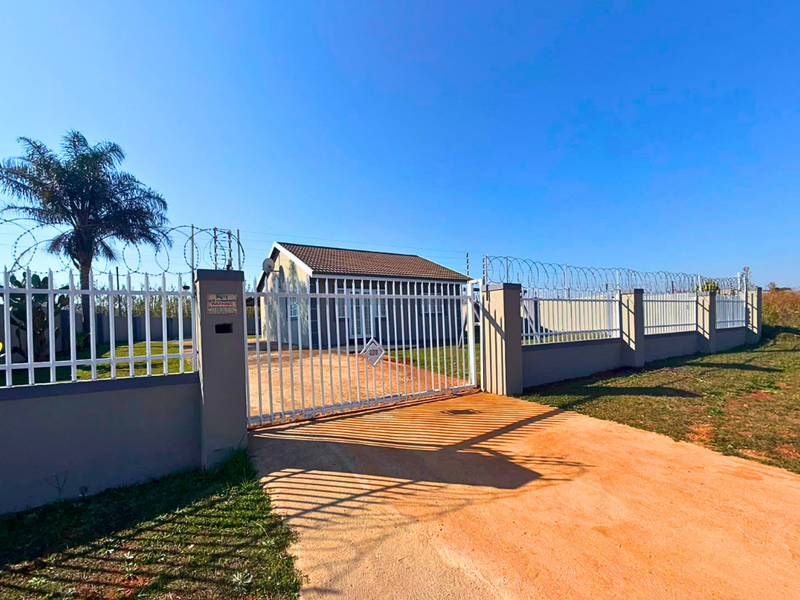A Rare Find in Dunveria for First Time Buyers – Style, Space and Endless Potential!!! - Photo 9