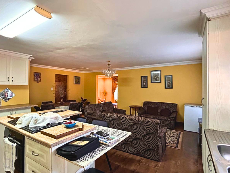 A Perfect Blend of Comfort, Space and Garden Serenity - Photo 6