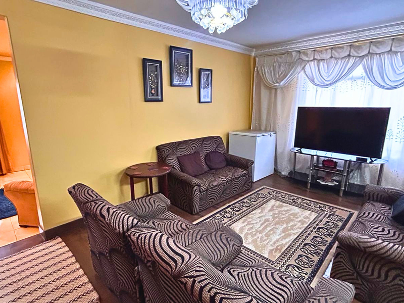 A Perfect Blend of Comfort, Space and Garden Serenity - Photo 4