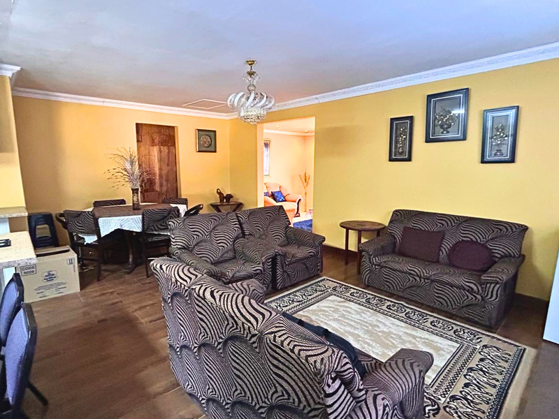 A Perfect Blend of Comfort, Space and Garden Serenity - Photo 5