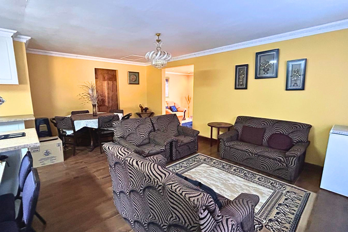 A Perfect Blend of Comfort, Space and Garden Serenity - Photo 5