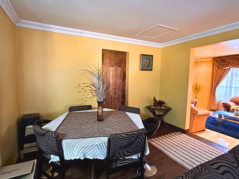 A Perfect Blend of Comfort, Space and Garden Serenity - Photo 3