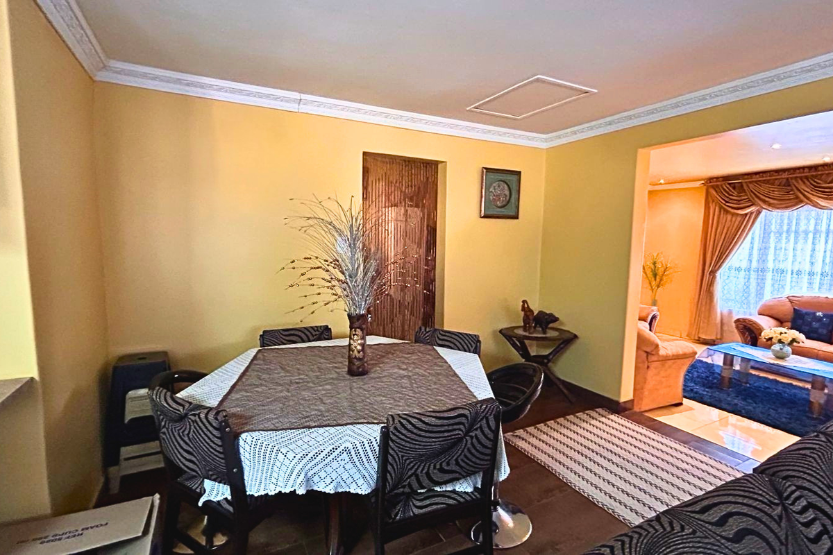 A Perfect Blend of Comfort, Space and Garden Serenity - Photo 3