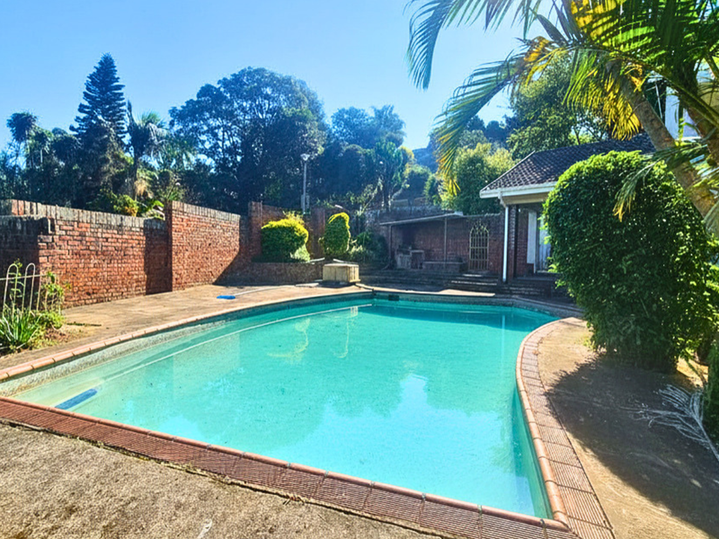Elegance, Space and Comfort in a Prime Clarendon Setting - Photo 1