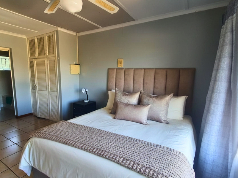 Elegance, Space and Comfort in a Prime Clarendon Setting - Photo 8