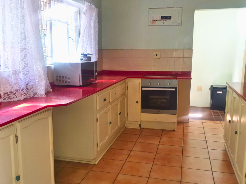Elegance, Space and Comfort in a Prime Clarendon Setting - Photo 6