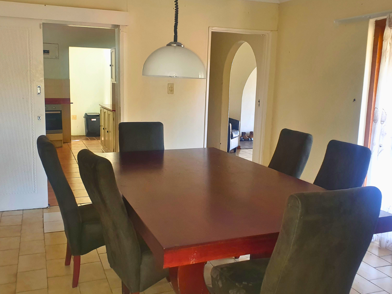 Elegance, Space and Comfort in a Prime Clarendon Setting - Photo 4