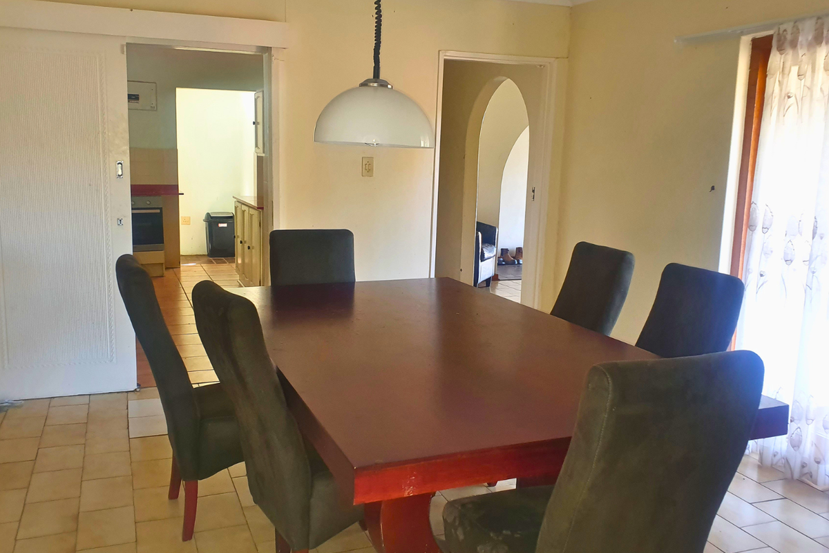 Elegance, Space and Comfort in a Prime Clarendon Setting - Photo 4