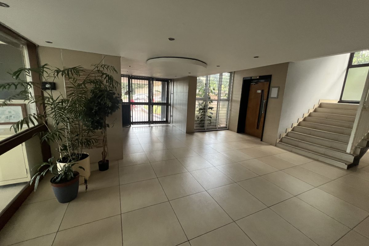 Immaculate apartment for sale in Westridge - Perfect investment opportunity!!! - Photo 2