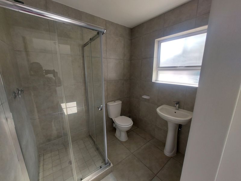 Contemporary 1-Bedroom Apartment in Chase Valley - Photo 5