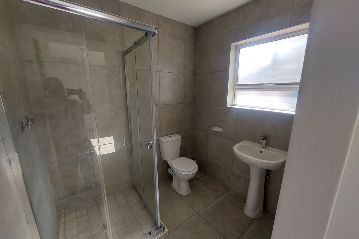 Contemporary 1-Bedroom Apartment in Chase Valley - Photo 5