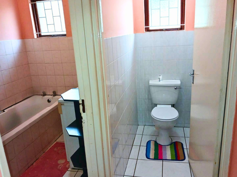 Secure , Central & Convienant - Your 3 Bedroom Gem Awaits! - Photo 9