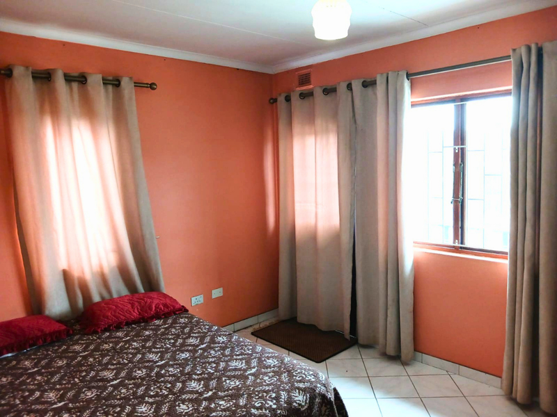 Secure , Central & Convienant - Your 3 Bedroom Gem Awaits! - Photo 5