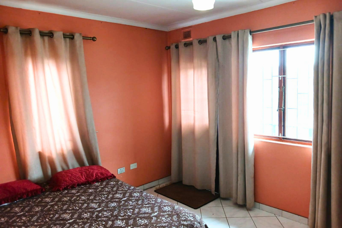 Secure , Central & Convienant - Your 3 Bedroom Gem Awaits! - Photo 5