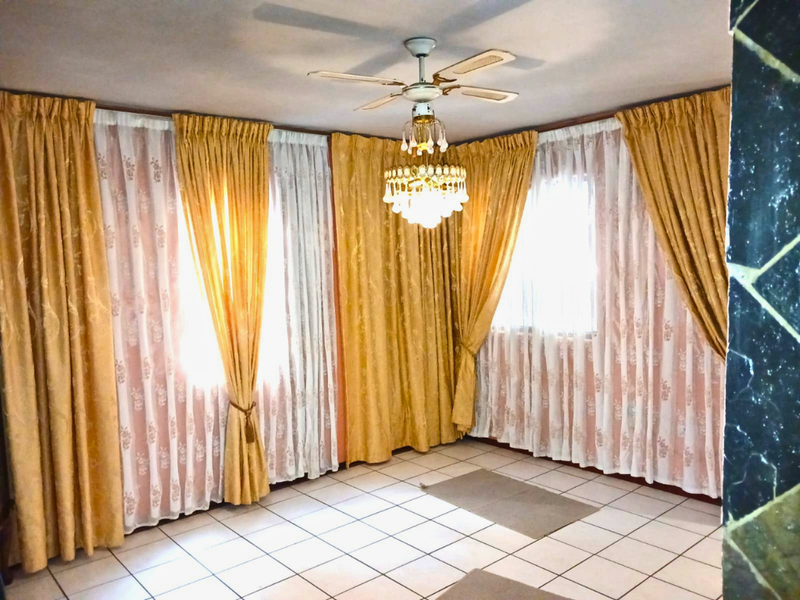 Secure , Central & Convienant - Your 3 Bedroom Gem Awaits! - Photo 2