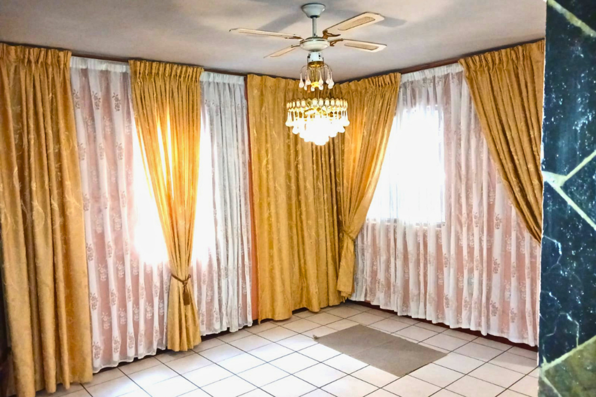 Secure , Central & Convienant - Your 3 Bedroom Gem Awaits! - Photo 2