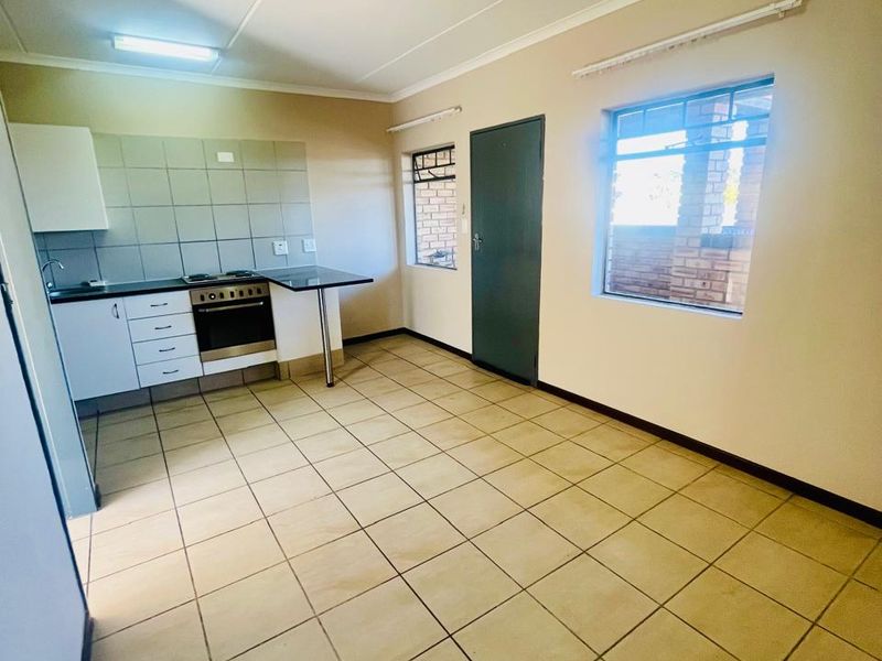 1 Bedroom Apartment for Sale in Ferndale, Randburg - Photo 2