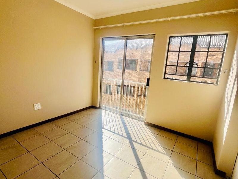 1 Bedroom Apartment for Sale in Ferndale, Randburg - Photo 4
