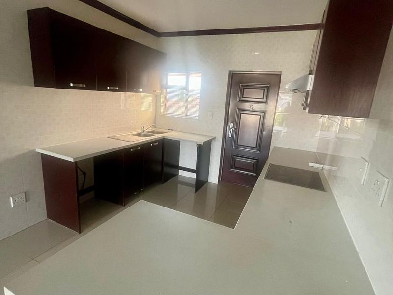 Luxurious 2 bedroom Apartment for sale in Midrand - Photo 10