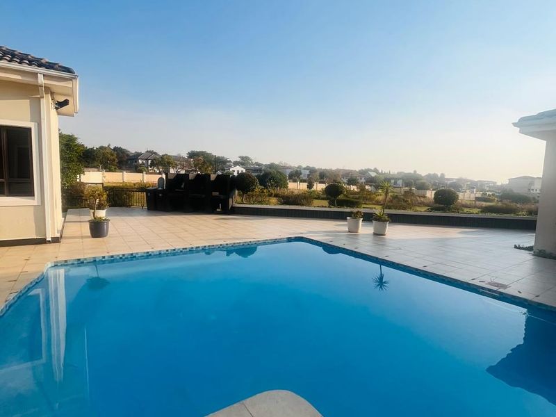 Luxurious 2 bedroom Apartment for sale in Midrand - Photo 1
