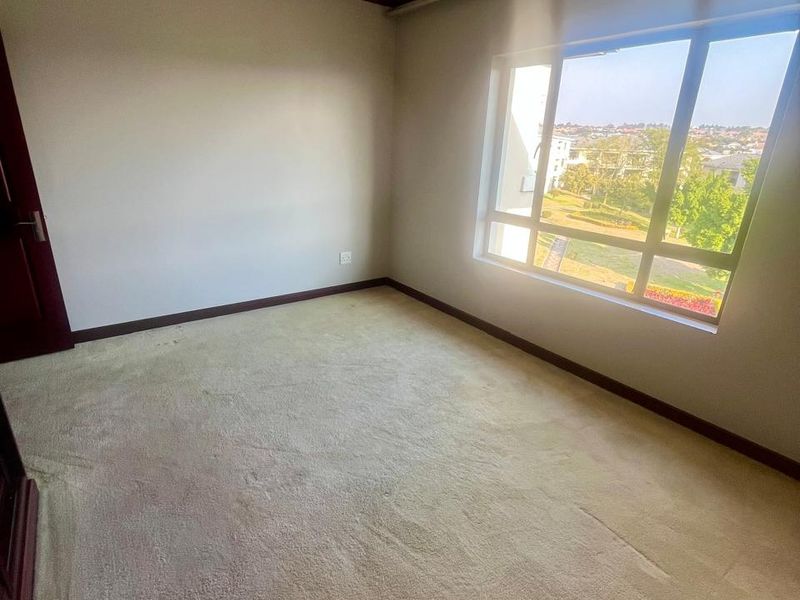 Luxurious 2 bedroom Apartment for sale in Midrand - Photo 5