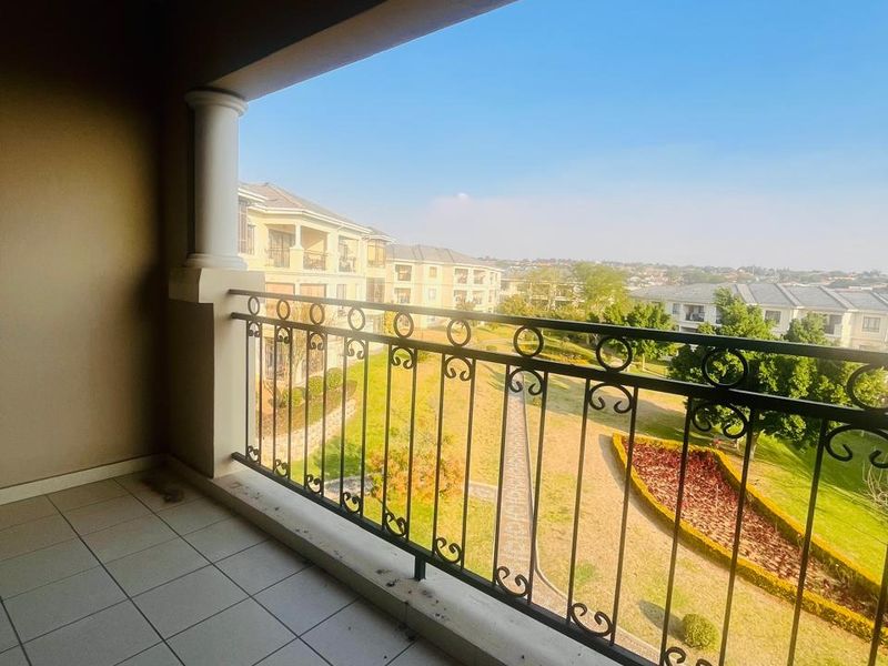 Luxurious 2 bedroom Apartment for sale in Midrand - Photo 2