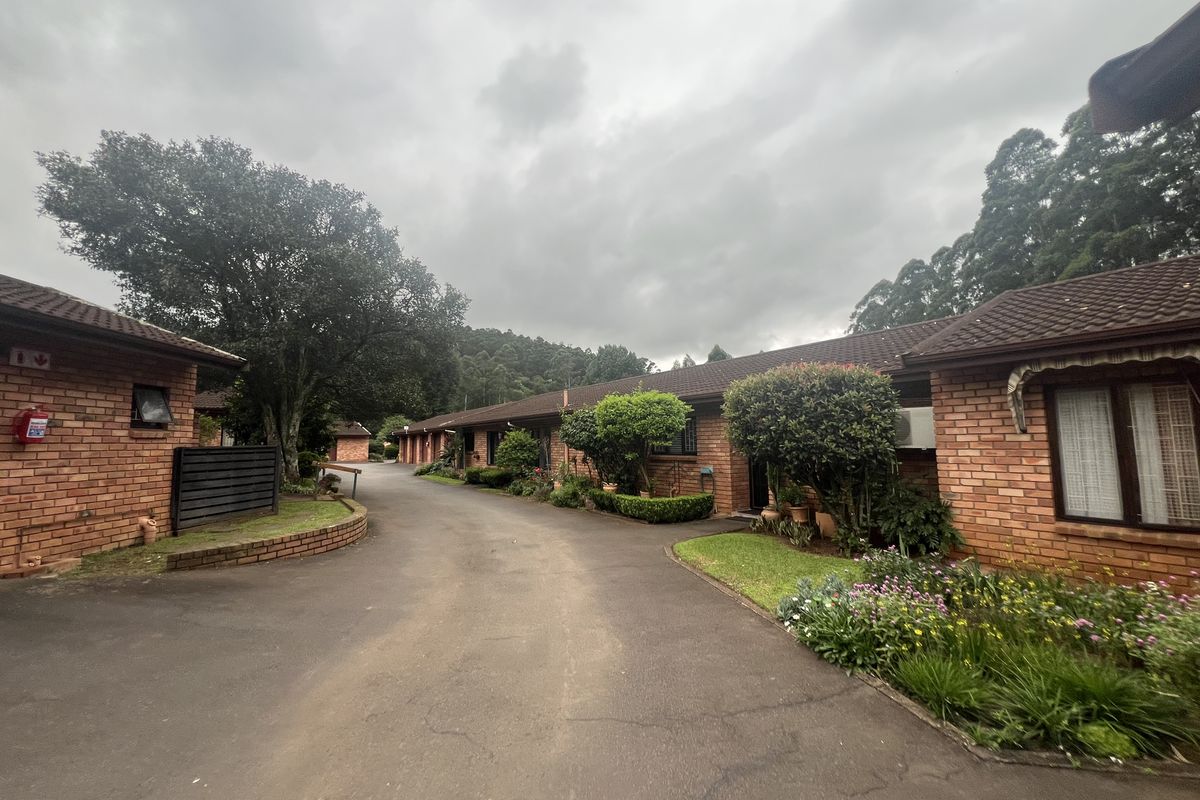 2 bedroom Retirement Townhouse for sale in Chase Valley!!! - Photo 2