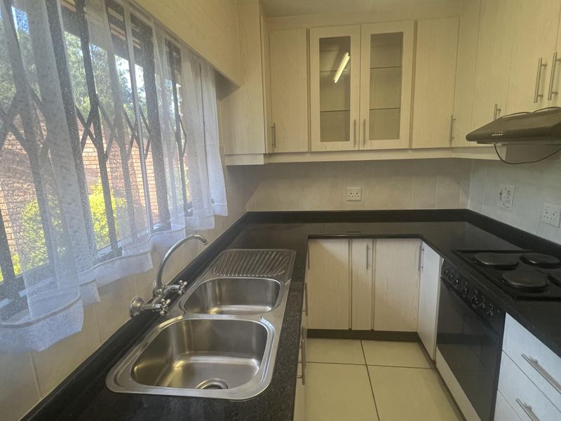 Immaculate 2-bedroom retirement unit for sale in serene Chase Valley - Photo 8