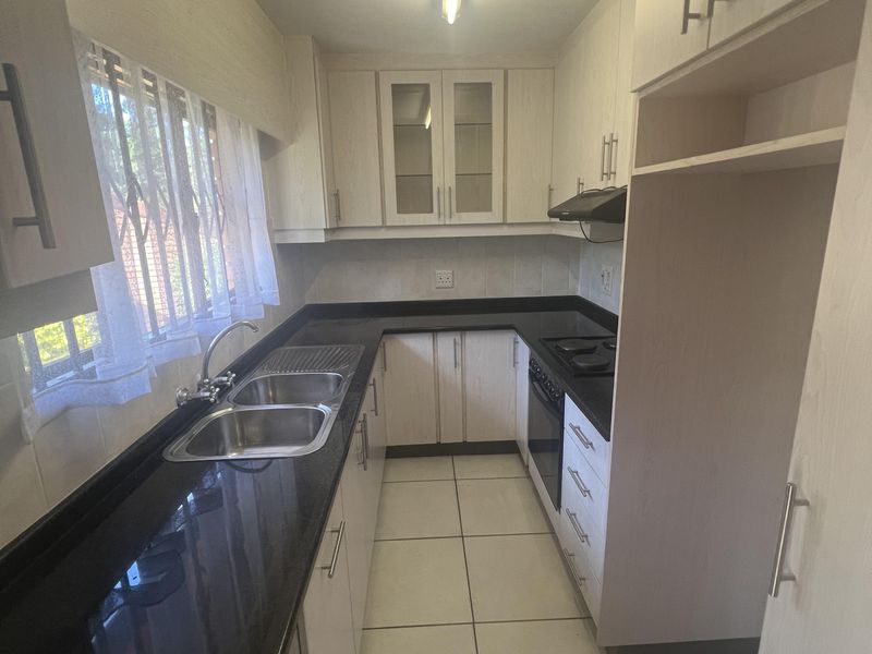 Immaculate 2-bedroom retirement unit for sale in serene Chase Valley - Photo 7