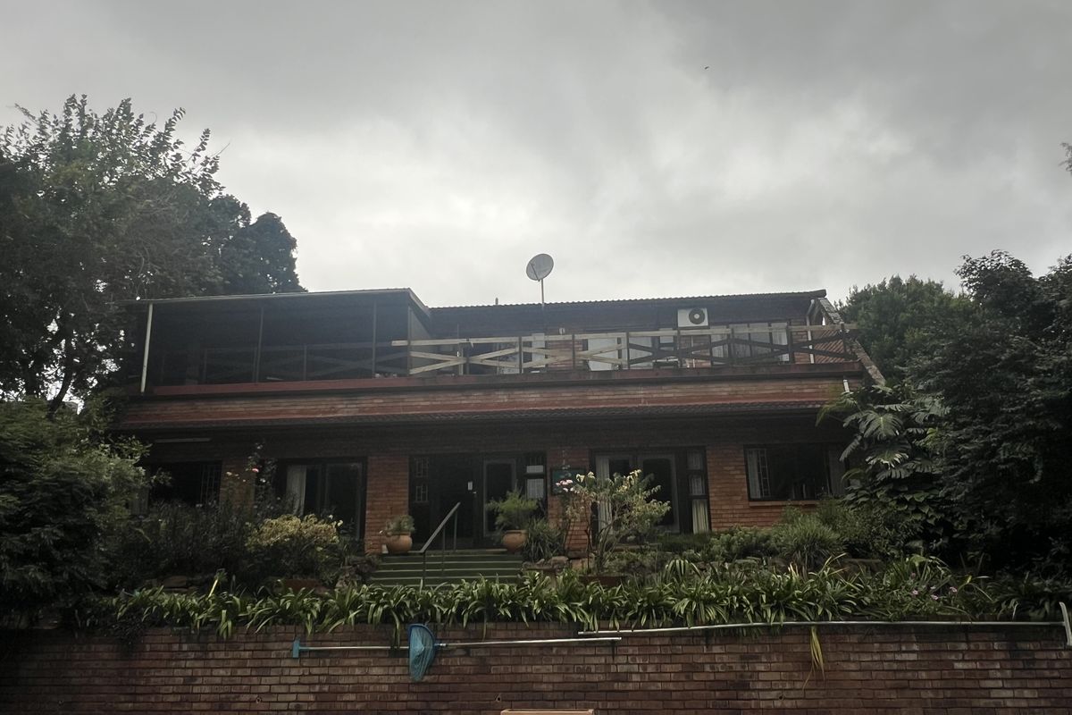 Immaculate 2-bedroom retirement unit for sale in serene Chase Valley - Photo 3