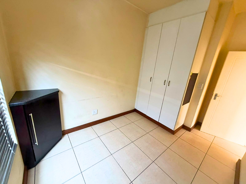 Your Modern Apartment Awaits You - Photo 9
