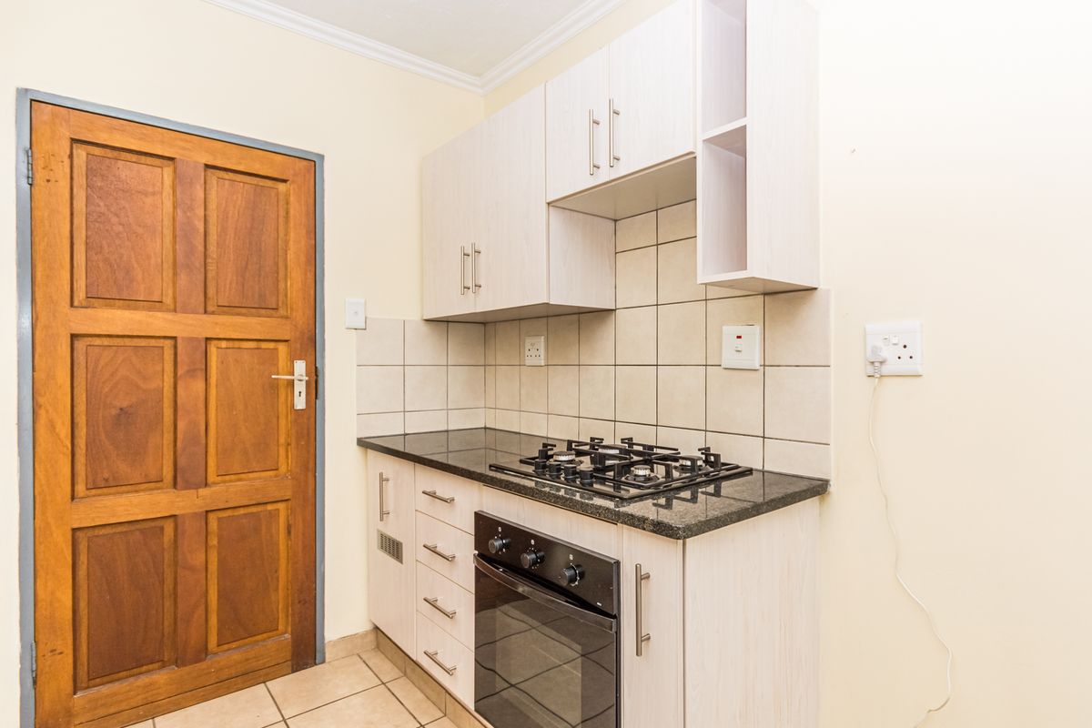 1 Bedroom 1 Bathroom Ground Floor Apartment for rent in Noordwyk, Midrand - Photo 4