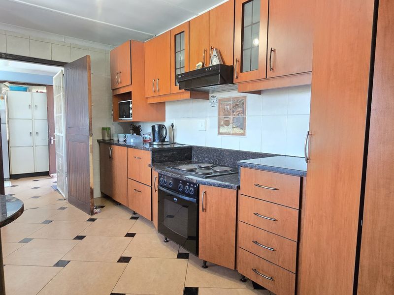 Designed for Effortless Everyday Comfort, 3 Bedroom Home in Northdale!!! - Photo 4