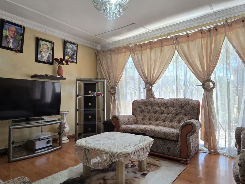 Designed for Effortless Everyday Comfort, 3 Bedroom Home in Northdale!!! - Photo 2