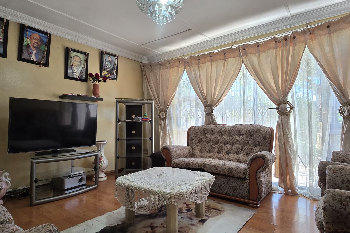 Designed for Effortless Everyday Comfort, 3 Bedroom Home in Northdale!!! - Photo 2