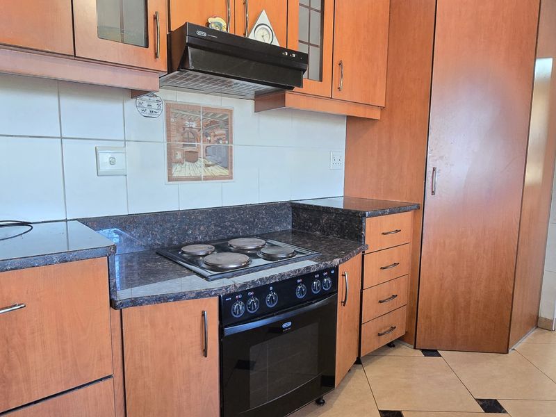 Designed for Effortless Everyday Comfort, 3 Bedroom Home in Northdale!!! - Photo 5