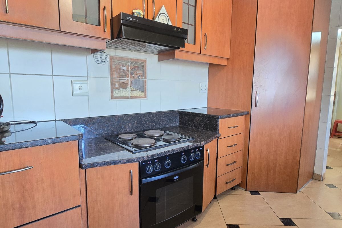 Designed for Effortless Everyday Comfort, 3 Bedroom Home in Northdale!!! - Photo 5