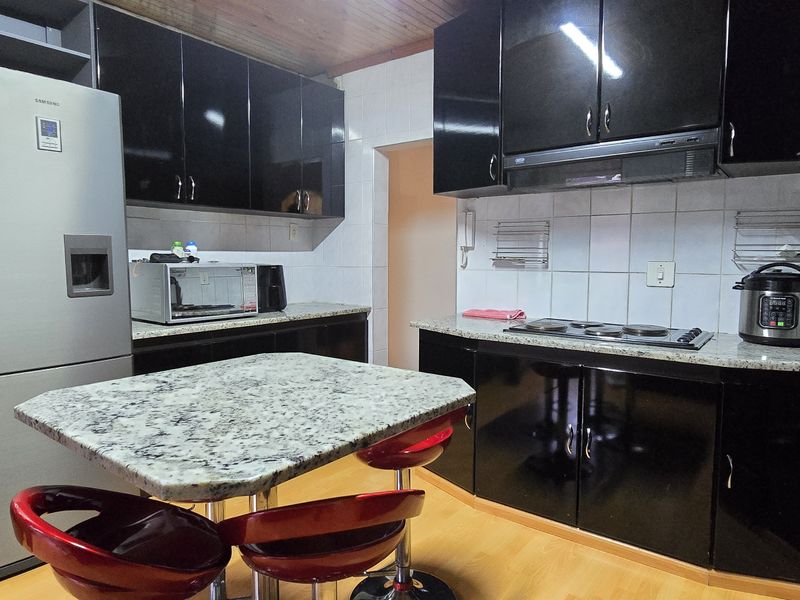 4 Bedroom Family Home in Belfort, Contemporary Living, Ready When You Are!!! - Photo 6
