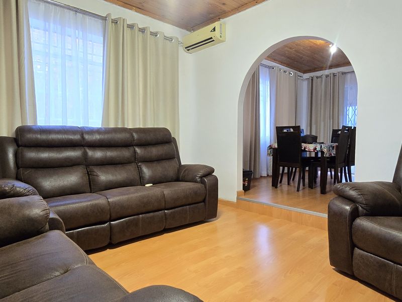 4 Bedroom Family Home in Belfort, Contemporary Living, Ready When You Are!!! - Photo 3