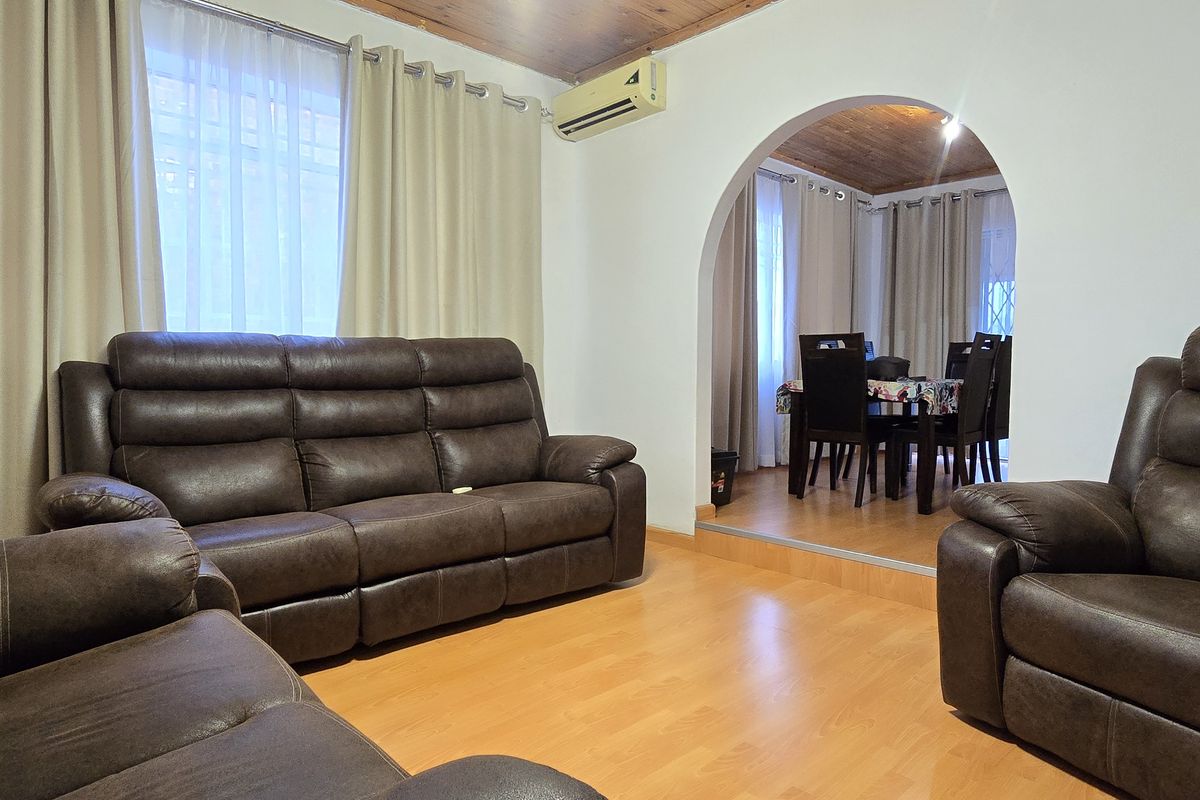 4 Bedroom Family Home in Belfort, Contemporary Living, Ready When You Are!!! - Photo 3