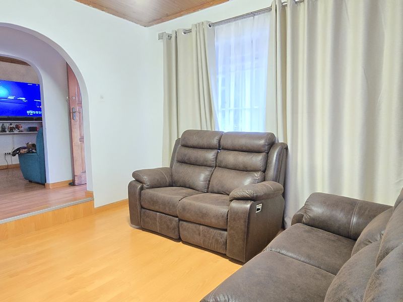 4 Bedroom Family Home in Belfort, Contemporary Living, Ready When You Are!!! - Photo 4