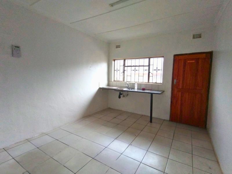 Multi Dwelling Investment with 3 Income Producing Cottages in Northdale!!! - Photo 9
