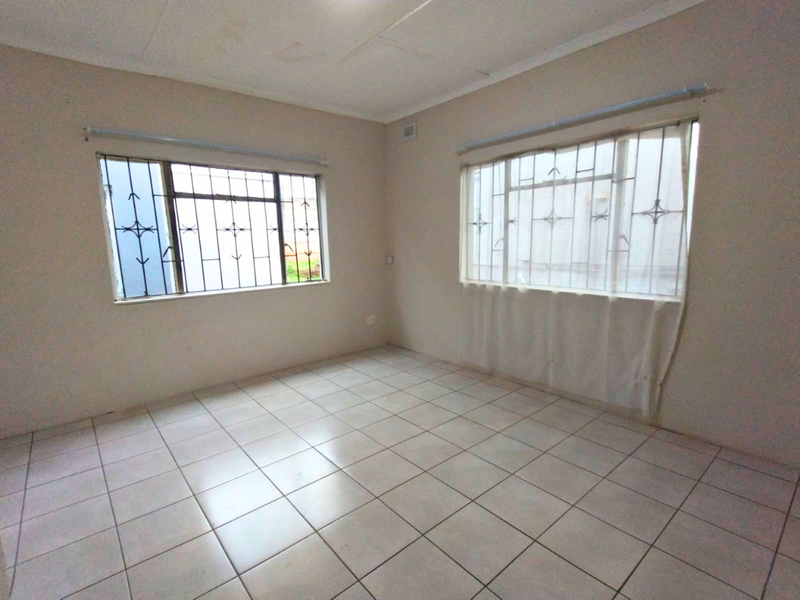 Multi Dwelling Investment with 3 Income Producing Cottages in Northdale!!! - Photo 3