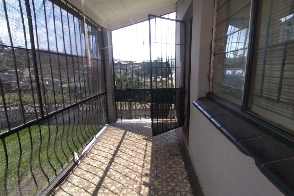 Multi Dwelling Investment with 3 Income Producing Cottages in Northdale!!! - Photo 2