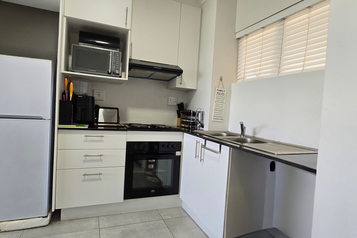 Refined Estate Living in Hayfields, 2 Bedroom Residence Within a Premier Lifestyle Development!!! - Photo 3