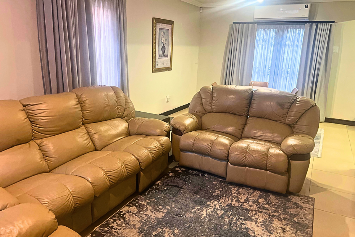 Modern Three Bedroom Townhouse To Let in Raisethorpe, Pietermaritzburg !!! - Photo 3