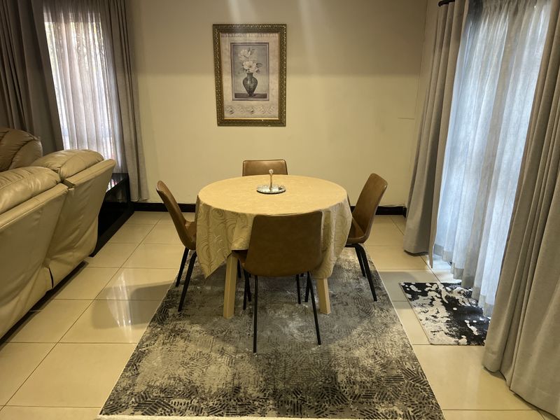 Modern Three Bedroom Townhouse To Let in Raisethorpe, Pietermaritzburg !!! - Photo 5