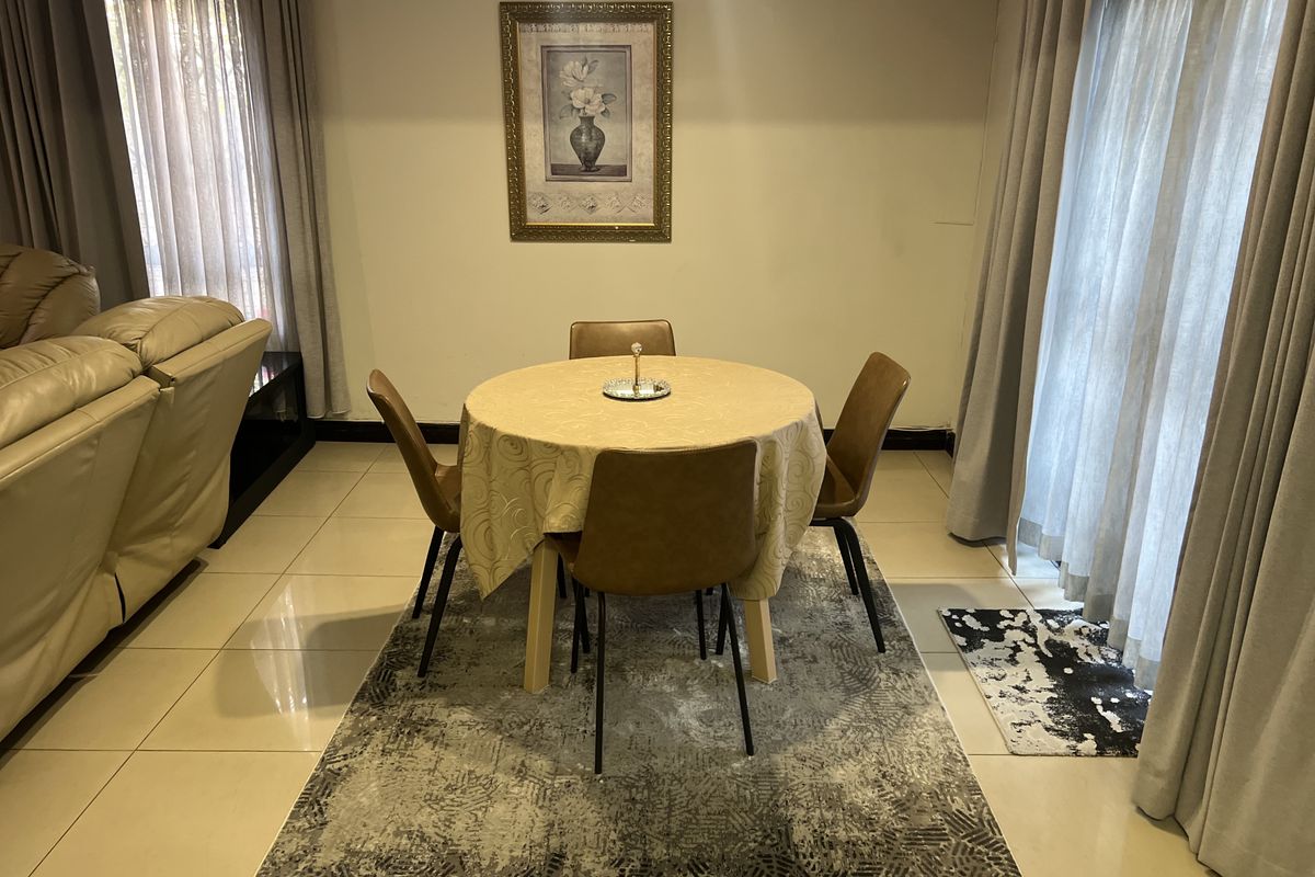 Modern Three Bedroom Townhouse To Let in Raisethorpe, Pietermaritzburg !!! - Photo 5