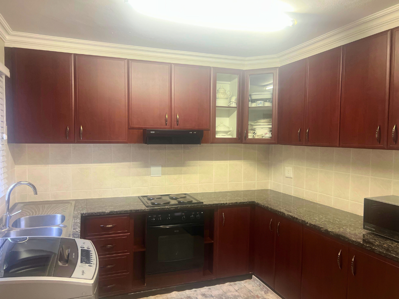 Modern Three Bedroom Townhouse To Let in Raisethorpe, Pietermaritzburg !!! - Photo 9