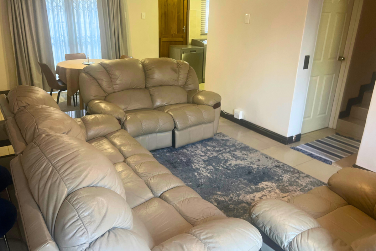Modern Three Bedroom Townhouse To Let in Raisethorpe, Pietermaritzburg !!! - Photo 4